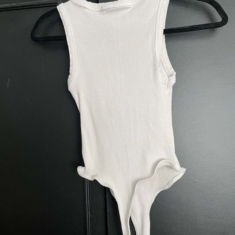 White Sleeveless One Piece - Picture 3 of 4